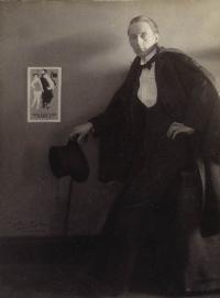 Portrait of Austin Cooper: Photo by Sidney Carter (c.1920) courtesy Archives Canada.